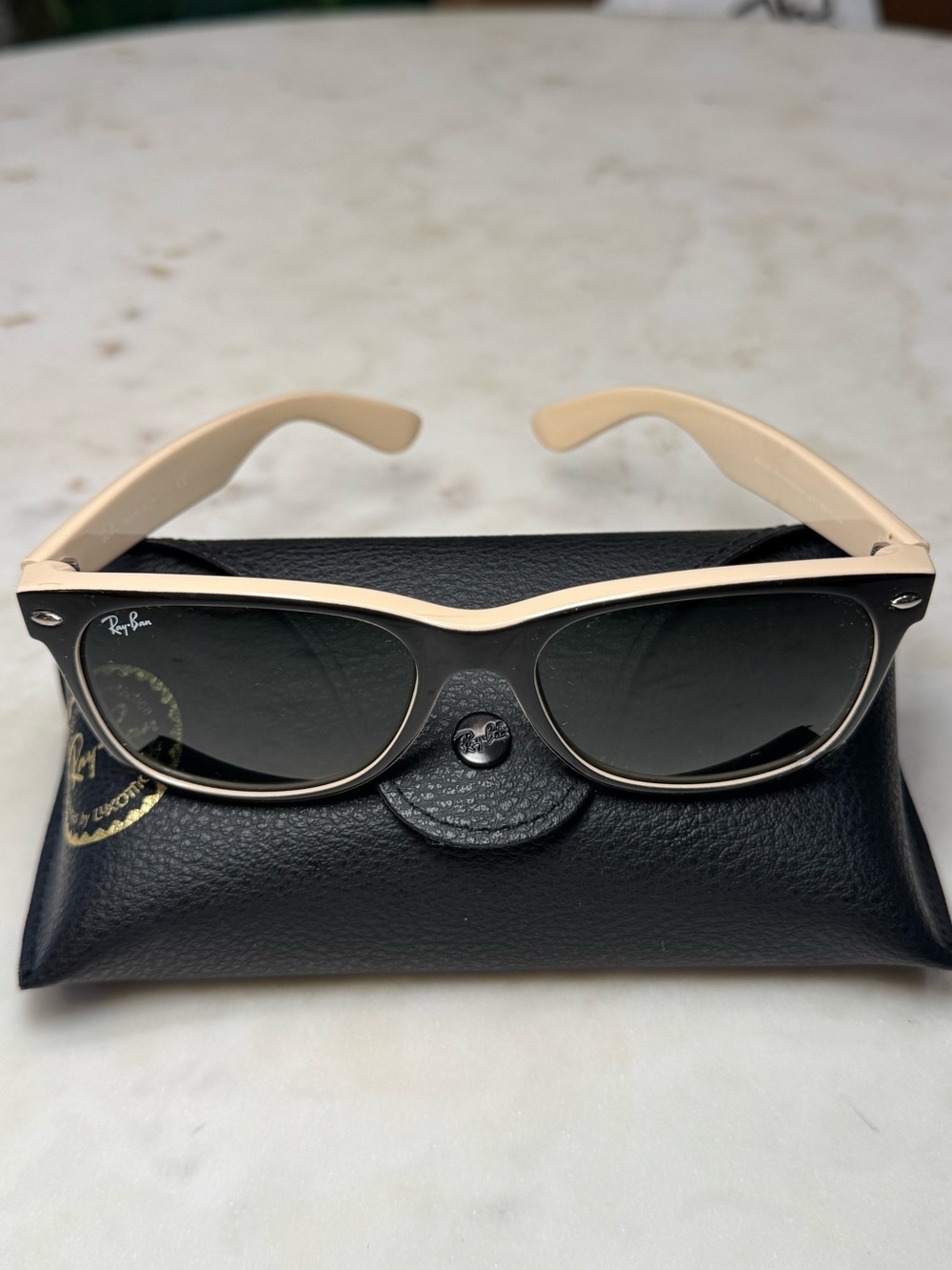 ◾️🔲 Ray-Ban Unisex Two Tone Frame Sunglasses with Black Lenses 🔲◾️
